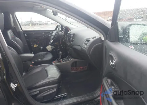 2019 Jeep Compass Trailhawk 4X4 z USA, uszkodzony, nr VIN 3C4NJDDBXKT765647